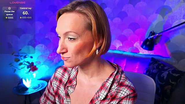 Snapshot of UmaTruewoman chatting on 10-13-25, 05:51 UmaTruewoman online show from 10-13-25, 05:51