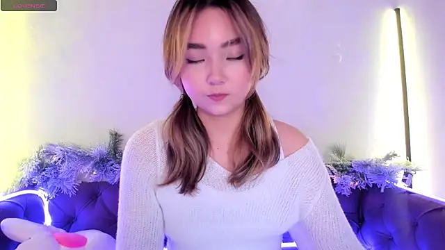 Snapshot of Fluffy_Rose chatting on 12-27-24, 08:35 Fluffy Rose online show from 12-27-24, 08:35