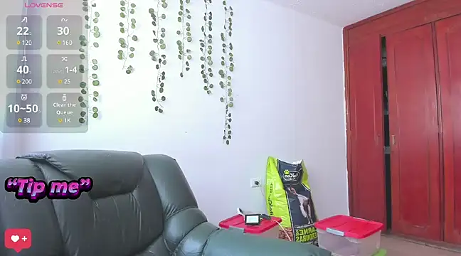 Snapshot of bonnie_moon_ chatting on 12-17-24, 06:20 bonnie moon  online show from 12-17-24, 06:20