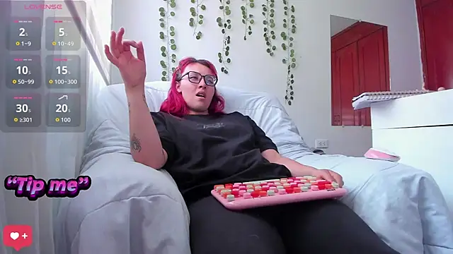 Snapshot of bonnie_moon_ chatting on 09-16-25, 09:27 bonnie moon  online show from 09-16-25, 09:27