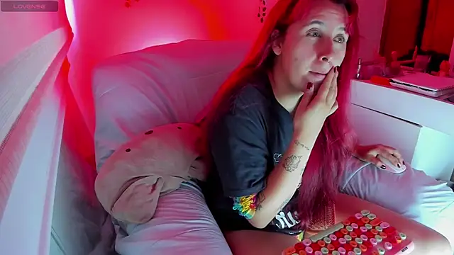 Snapshot of bonnie_moon_ chatting on 09-24-25, 05:49 bonnie moon  online show from 09-24-25, 05:49