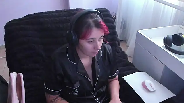 Snapshot of bonnie_moon_ chatting on 10-11-25, 08:18 bonnie moon  online show from 10-11-25, 08:18