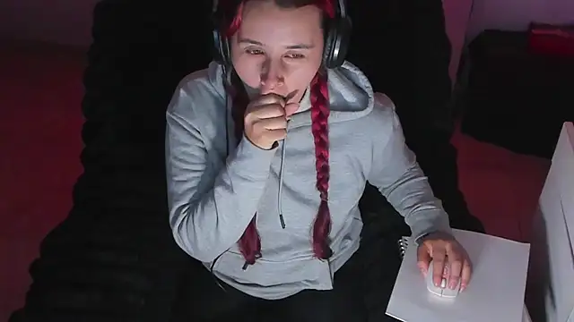 Snapshot of bonnie_moon_ chatting on 10-22-25, 10:31 bonnie moon  online show from 10-22-25, 10:31