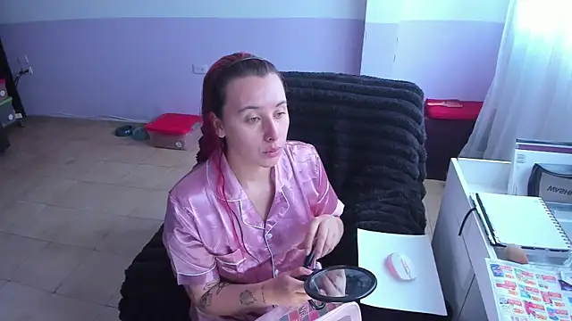 Snapshot of bonnie_moon_ chatting on 10-23-25, 05:01 bonnie moon  online show from 10-23-25, 05:01