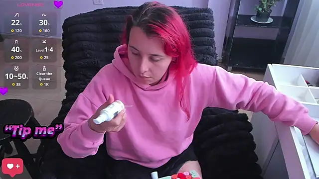 Snapshot of bonnie_moon_ chatting on 10-28-25, 08:22 bonnie moon  online show from 10-28-25, 08:22