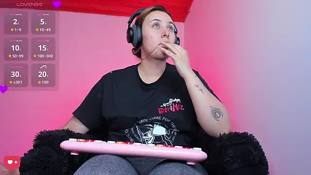 Snapshot of bonnie_moon_ chatting on 02-09-26, 09:41 bonnie moon online show from 02-09-26, 09:41