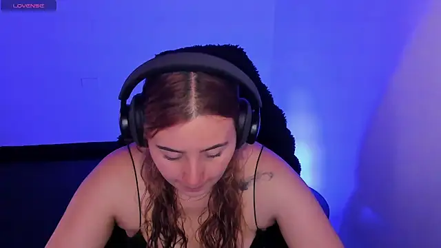 Snapshot of bonnie_moon_ chatting on 03-15-26, 07:09 bonnie moon online show from 03-15-26, 07:09