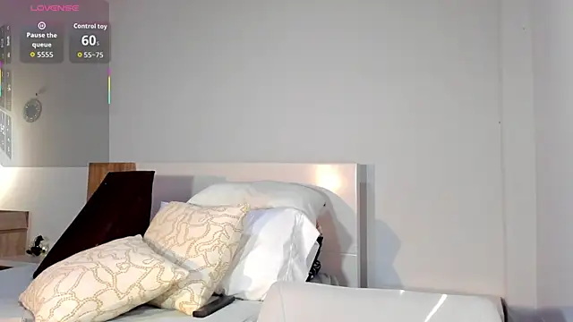 ClaraMariaMon online show from 01-15-26, 02:54