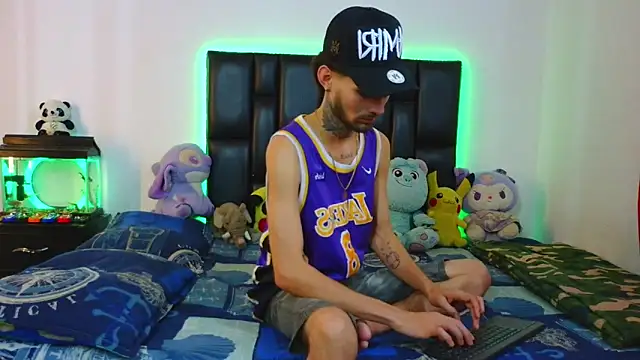 Snapshot of Brutal_Sex_Fucking chatting on 05-15-26, 03:57 Brutal Sex Fucking online show from 05-15-26, 03:57