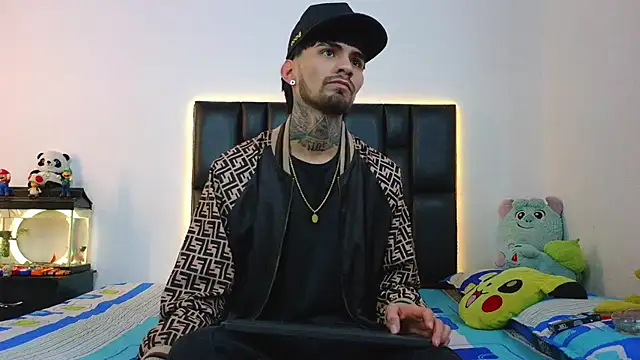 Snapshot of Brutal_Sex_Fucking chatting on 06-15-26, 11:40 Brutal Sex Fucking online show from 06-15-26, 11:40