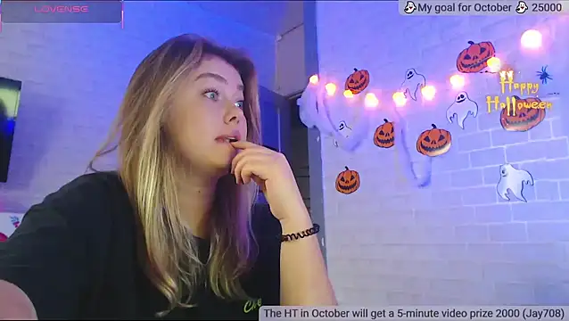 SuchCute online show from 10-28-25, 02:15