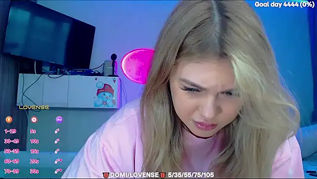 Snapshot of SuchCute chatting on 02-08-26, 03:21 SuchCute online show from 02-08-26, 03:21