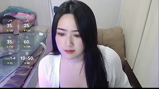 Snapshot of Eimile-Z chatting on 10-09-25, 03:43 Eimile-Z online show from 10-09-25, 03:43