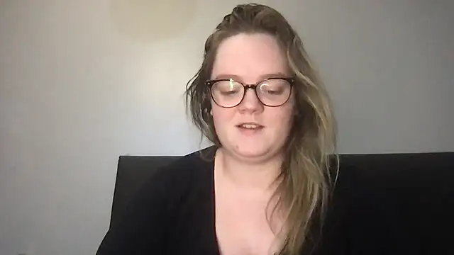 honeyyy24 online show from 10-23-25, 08:29