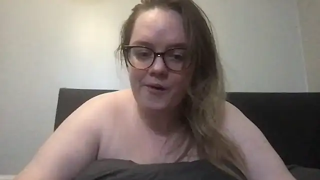 honeyyy24 online show from 12-01-25, 03:39