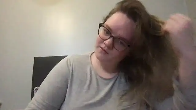 honeyyy24 online show from 12-18-25, 09:32