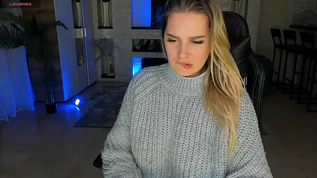 Snapshot of KittiLiza chatting on 02-28-25, 01:58 KittiLiza online show from 02-28-25, 01:58