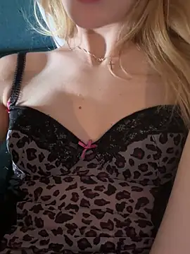 Snapshot of Lolitaxlola chatting on 01-06-25, 02:36 Lolitaxlola online show from 01-06-25, 02:36