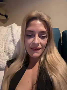 Snapshot of Lolitaxlola chatting on 03-15-25, 11:28 Lolitaxlola online show from 03-15-25, 11:28