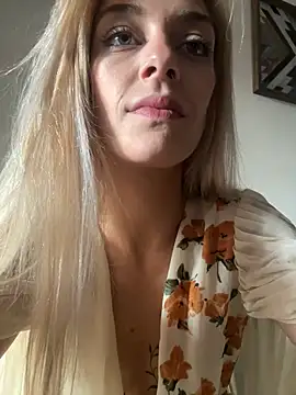 Snapshot of Lolitaxlola chatting on 03-16-25, 03:50 Lolitaxlola online show from 03-16-25, 03:50