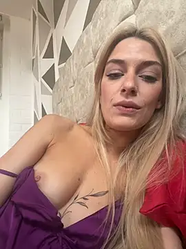 Snapshot of Lolitaxlola chatting on 03-17-25, 01:08 Lolitaxlola online show from 03-17-25, 01:08