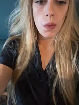 Snapshot of Lolitaxlola chatting on 03-18-25, 10:46 Lolitaxlola online show from 03-18-25, 10:46