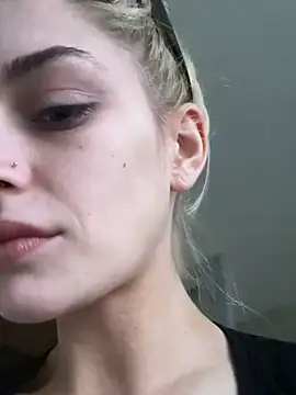 Snapshot of Lolitaxlola chatting on 03-20-25, 05:47 Lolitaxlola online show from 03-20-25, 05:47