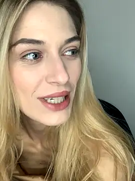 Snapshot of Lolitaxlola chatting on 11-17-25, 09:09 Lolitaxlola online show from 11-17-25, 09:09