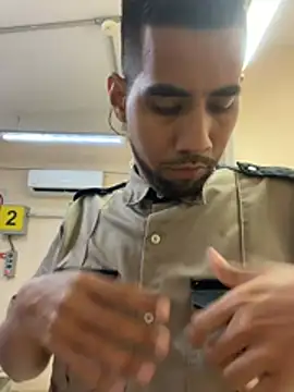 Snapshot of EnriquePersian197 chatting on 05-06-26, 12:10 EnriquePersian197 online show from 05-06-26, 12:10