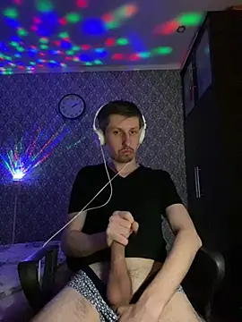 Snapshot of Aki-Laky chatting on 02-24-25, 07:19 Aki-Laky online show from 02-24-25, 07:19