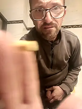 Snapshot of Porco81cazzo chatting on 12-03-25, 03:32 Porco81cazzo online show from 12-03-25, 03:32