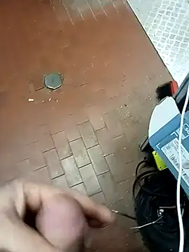 Snapshot of Porco81cazzo chatting on 12-21-25, 11:50 Porco81cazzo online show from 12-21-25, 11:50