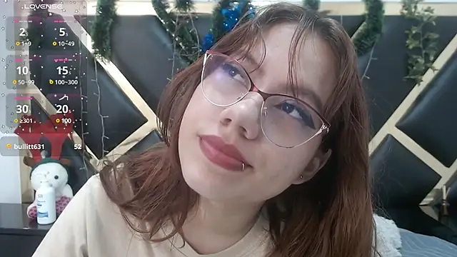 Snapshot of crystalhoneyy1 chatting on 12-17-24, 02:44 crystalhoneyy1 online show from 12-17-24, 02:44