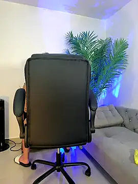 Snapshot of OwenMaximus814 chatting on 10-13-25, 11:27 OwenMaximus814 online show from 10-13-25, 11:27