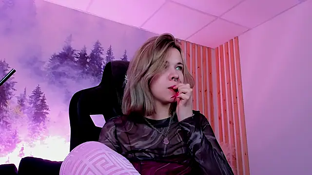 Snapshot of AliceSunday chatting on 12-15-24, 09:56 AliceSunday online show from 12-15-24, 09:56