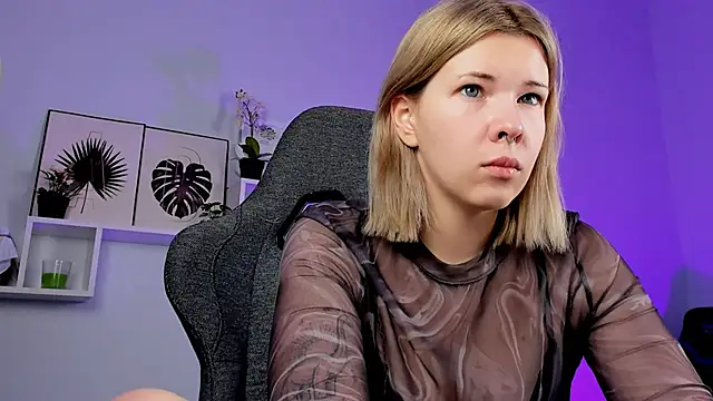 Snapshot of AliceSunday chatting on 12-21-24, 08:07 AliceSunday online show from 12-21-24, 08:07