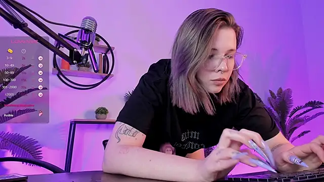 Snapshot of AliceSunday chatting on 01-16-25, 10:12 AliceSunday online show from 01-16-25, 10:12