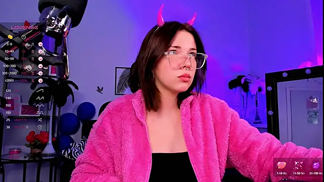 Snapshot of AliceSunday chatting on 01-21-25, 02:15 AliceSunday online show from 01-21-25, 02:15