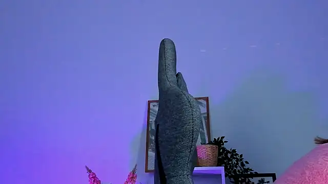 Snapshot of AliceSunday chatting on 02-09-25, 11:04 AliceSunday online show from 02-09-25, 11:04