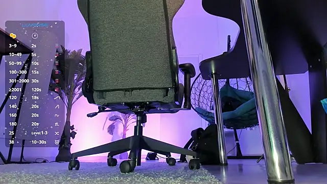 Snapshot of AliceSunday chatting on 03-19-25, 12:56 AliceSunday online show from 03-19-25, 12:56