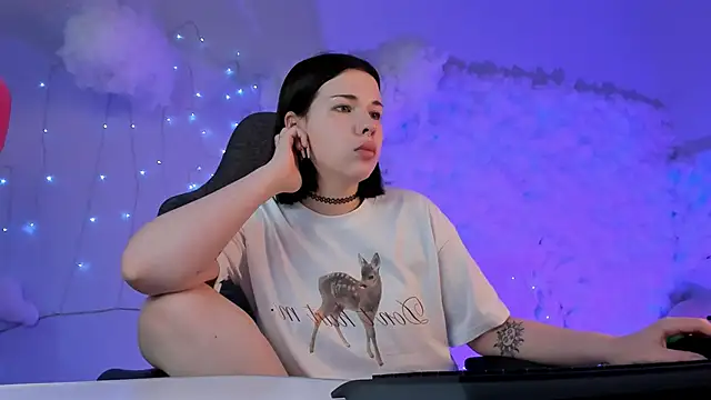 Snapshot of AliceSunday chatting on 03-20-25, 11:05 AliceSunday online show from 03-20-25, 11:05