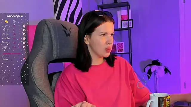 Snapshot of AliceSunday chatting on 09-21-25, 05:09 AliceSunday online show from 09-21-25, 05:09