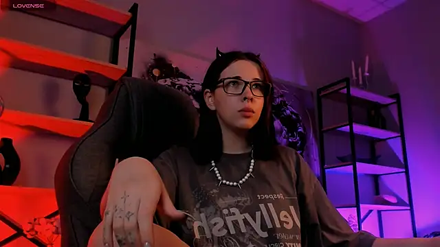 Snapshot of AliceSunday chatting on 09-23-25, 11:02 AliceSunday online show from 09-23-25, 11:02