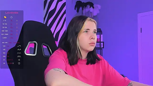 Snapshot of AliceSunday chatting on 10-10-25, 01:59 AliceSunday online show from 10-10-25, 01:59