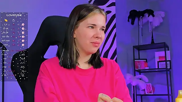 Snapshot of AliceSunday chatting on 10-26-25, 05:24 AliceSunday online show from 10-26-25, 05:24