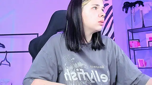 Snapshot of AliceSunday chatting on 11-06-25, 02:01 AliceSunday online show from 11-06-25, 02:01