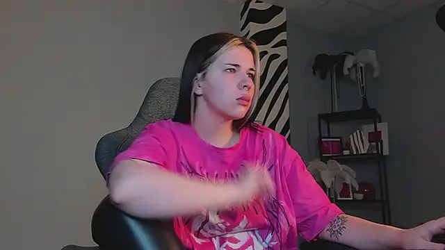 Snapshot of AliceSunday chatting on 12-02-25, 03:12 AliceSunday online show from 12-02-25, 03:12