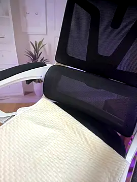 Milk-babier online show from 09-11-25, 01:49