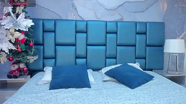 Snapshot of ELIZABETT_ chatting on 12-12-24, 08:32 ELIZABETT online show from 12-12-24, 08:32