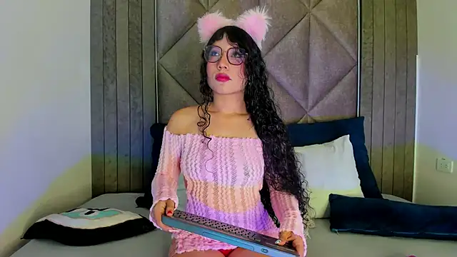 Snapshot of BriaConner_ chatting on 02-08-25, 02:47 BriaConner online show from 02-08-25, 02:47